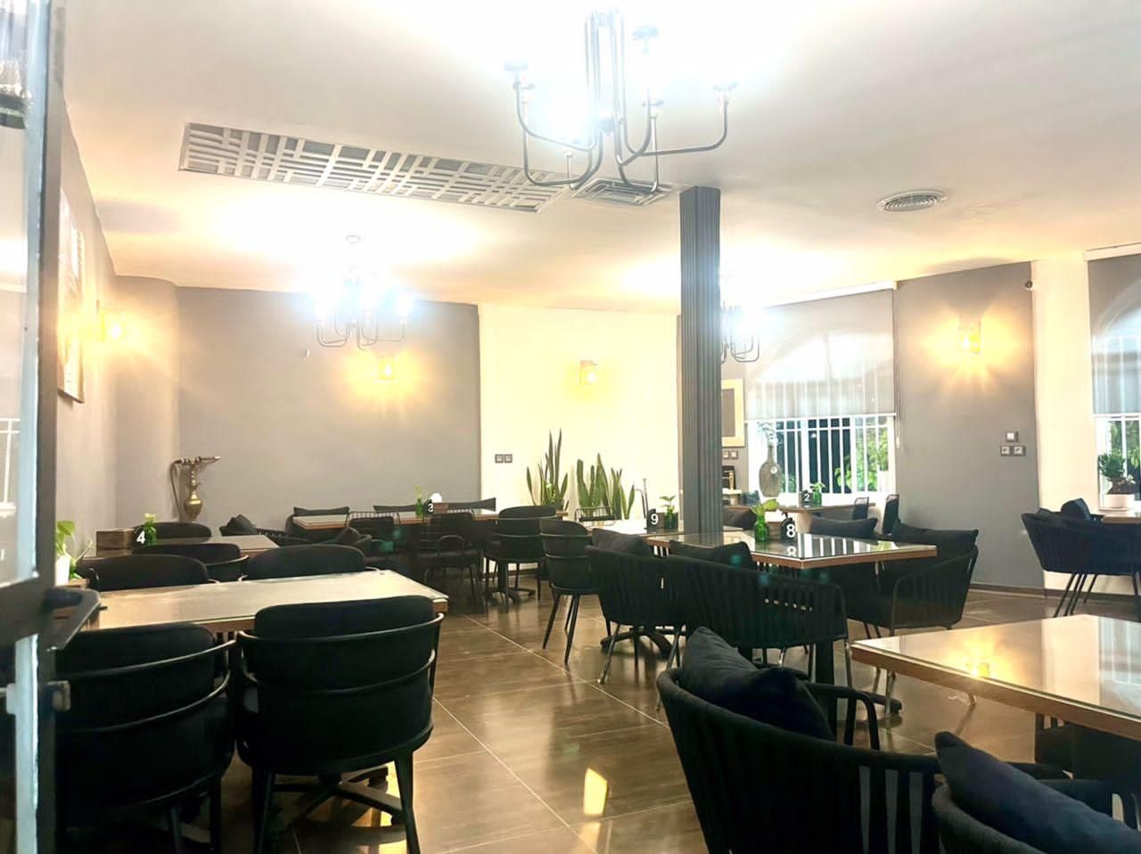 صندلی مبل رستوران میز چهار وشش نفره رستورانی|کافیشاپ و رستوران|تهران, طرشت|دیوار