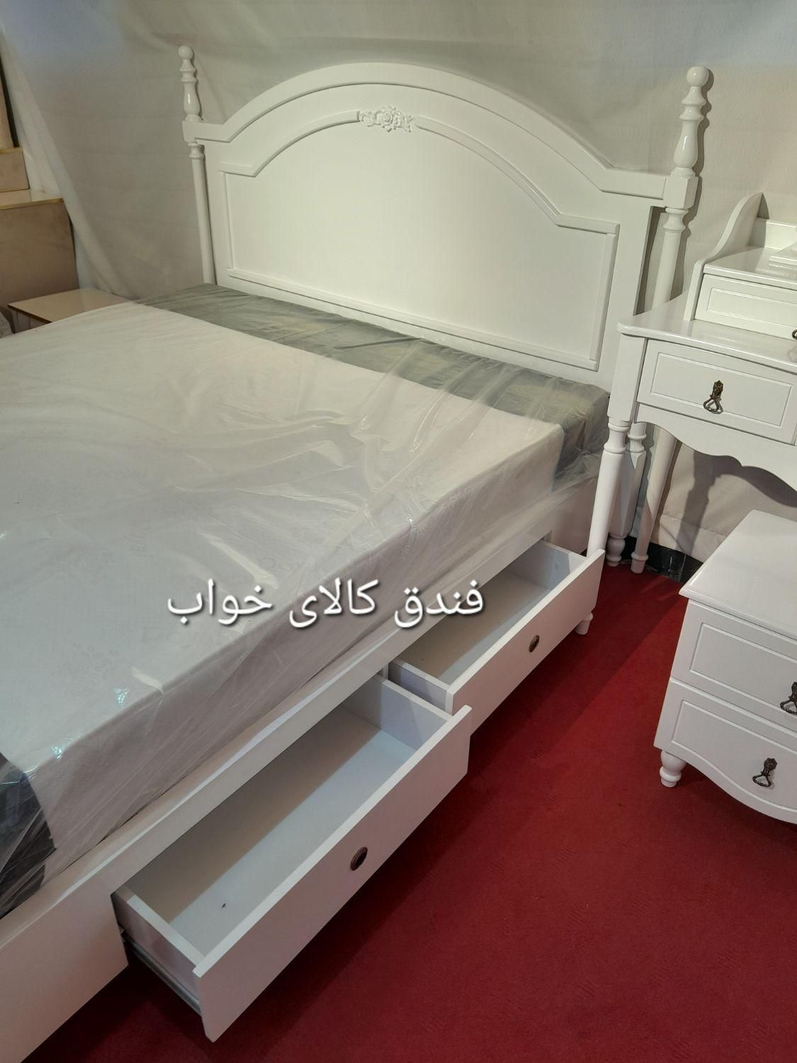 سرویس تختخواب کد۲۰۷۰+تخت+دراوراینه+پاتختی|تخت و سرویس خواب|مشهد, فرهنگ|دیوار