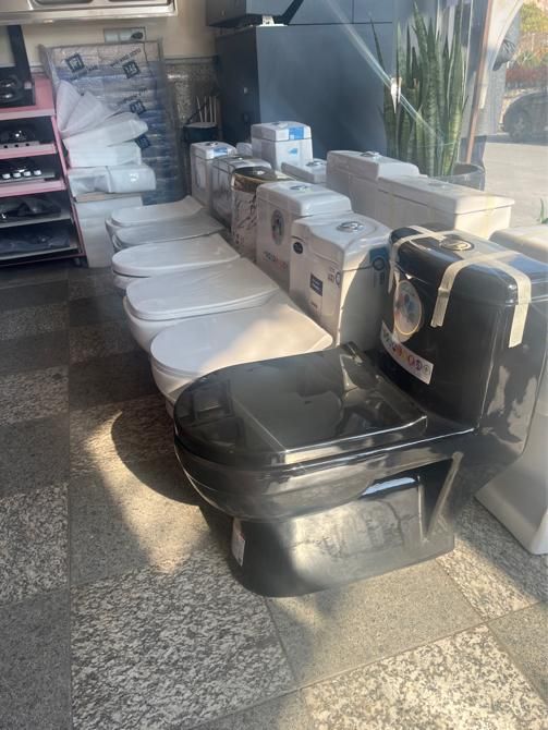 توالت فرنگی و ست لوازم بهداشتی|لوازم سرویس بهداشتی|تبریز, |دیوار