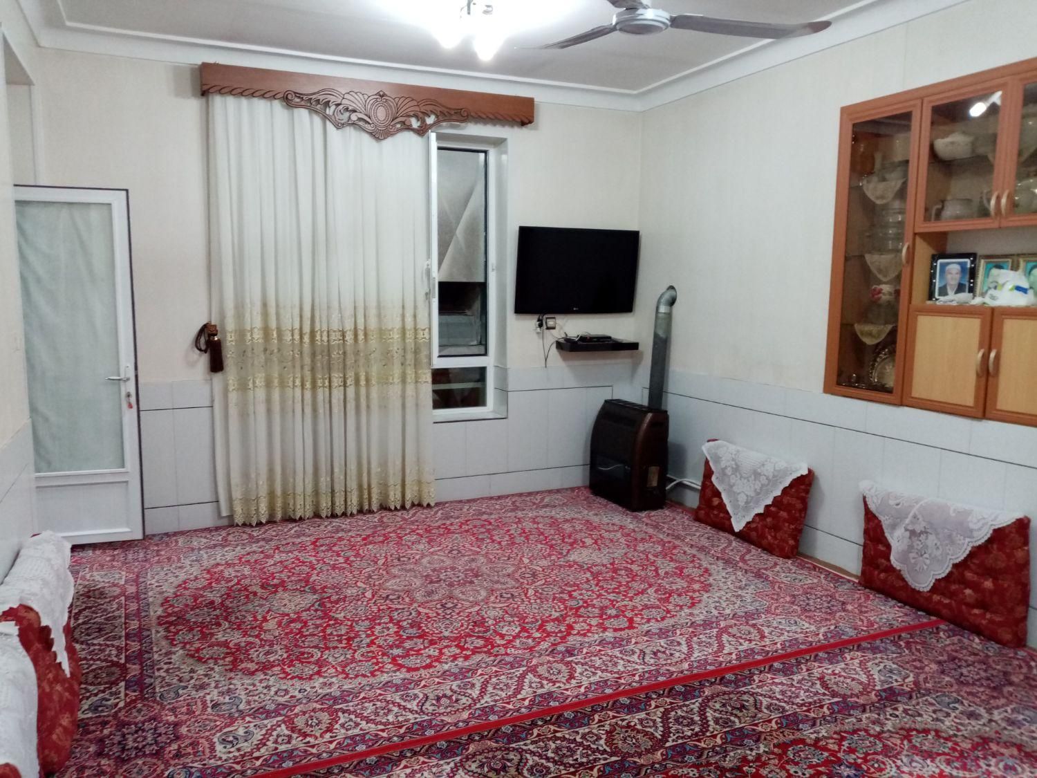 منزل نزدیک حرم با پارکینگ|اجارهٔ کوتاه‌مدت آپارتمان و سوئیت|طبس, |دیوار