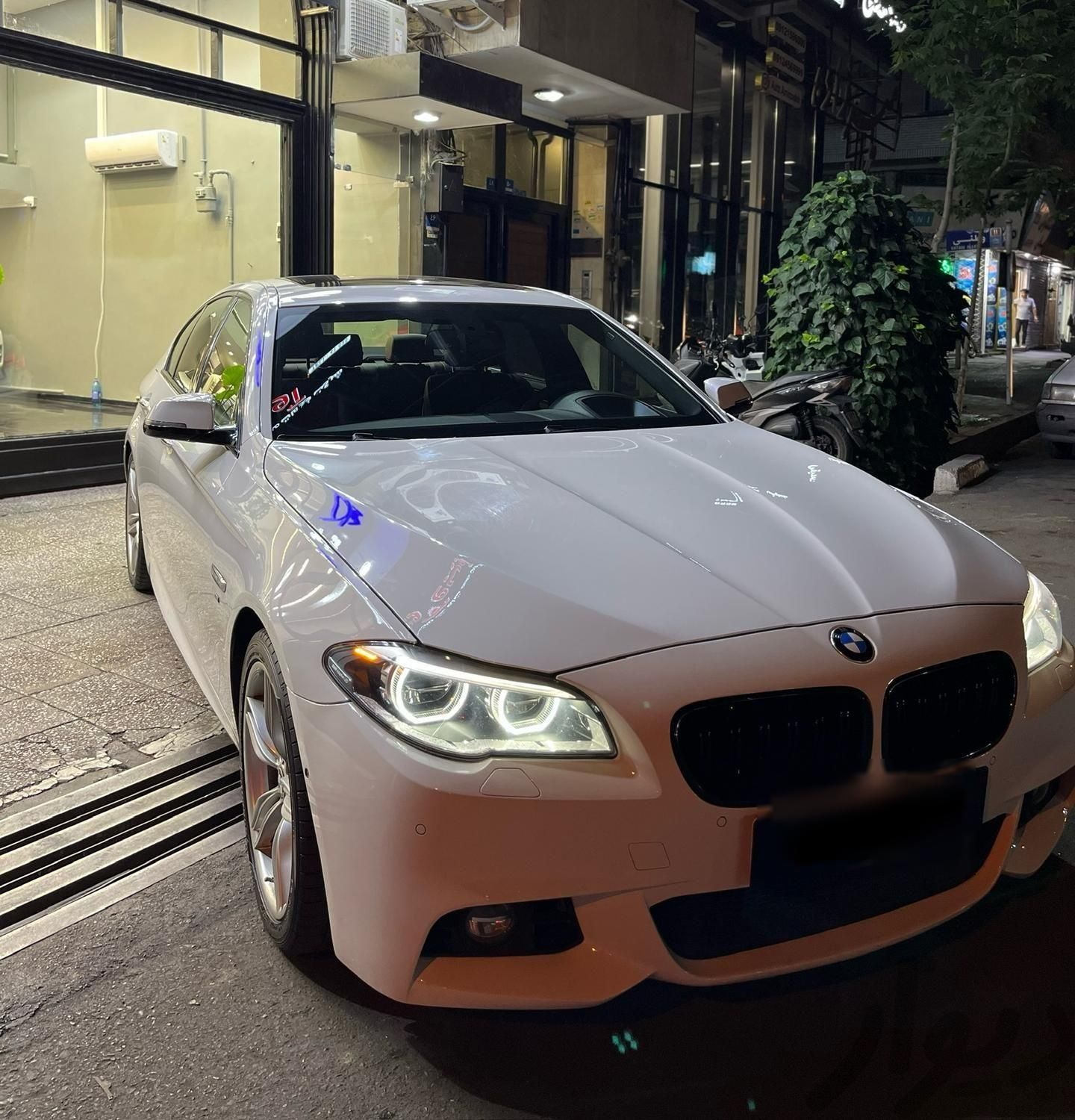 BMW 528i 2015 بدون رنگ