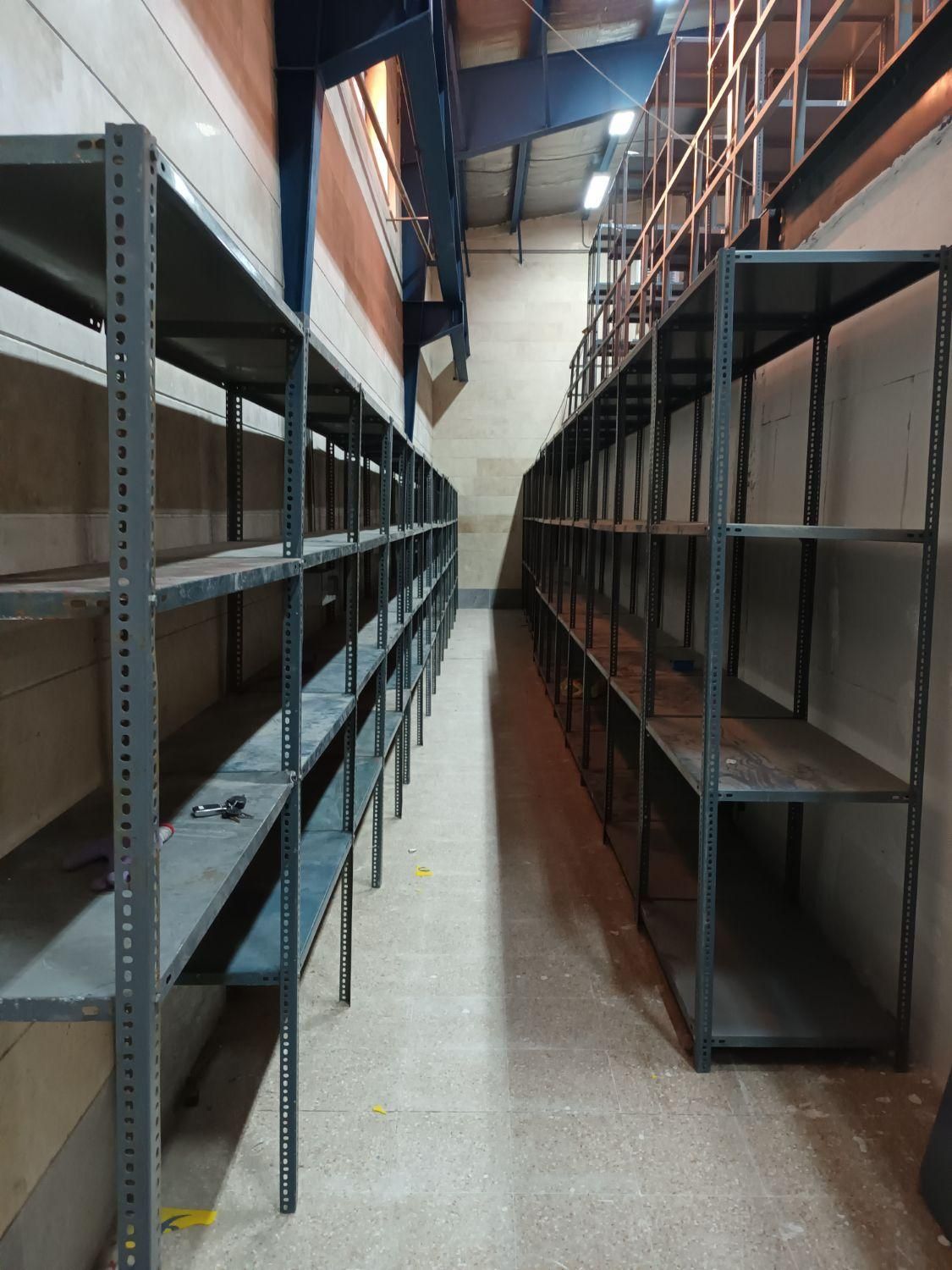 قفسه انباری ضخیم و قفسه بندی پیچ و مهره ای طوسی|فروشگاه و مغازه|تهران, بازار|دیوار