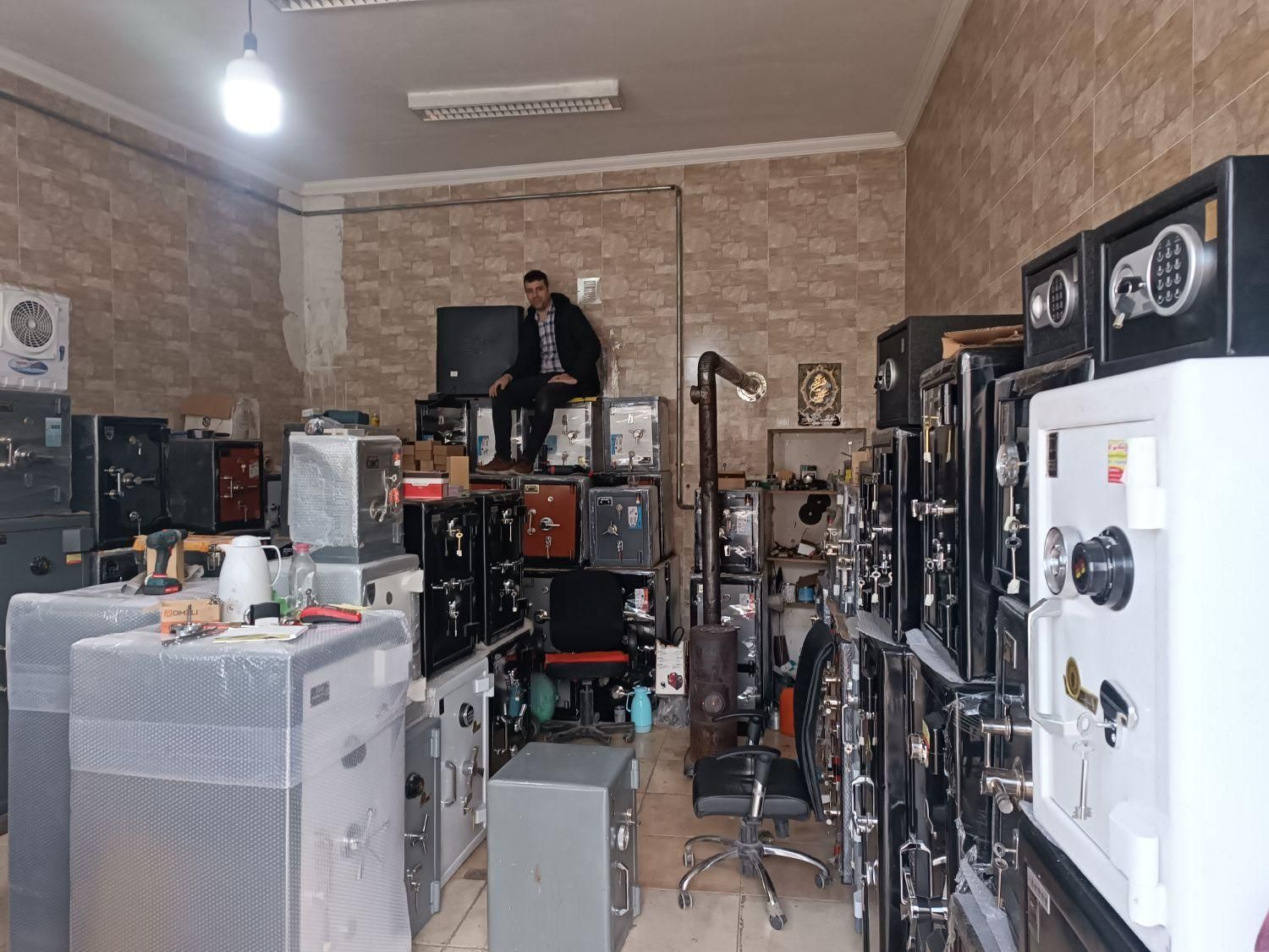 گاوصندوق 2000 کاوه خرم گاو صندوق *|ابزارآلات|تبریز, |دیوار