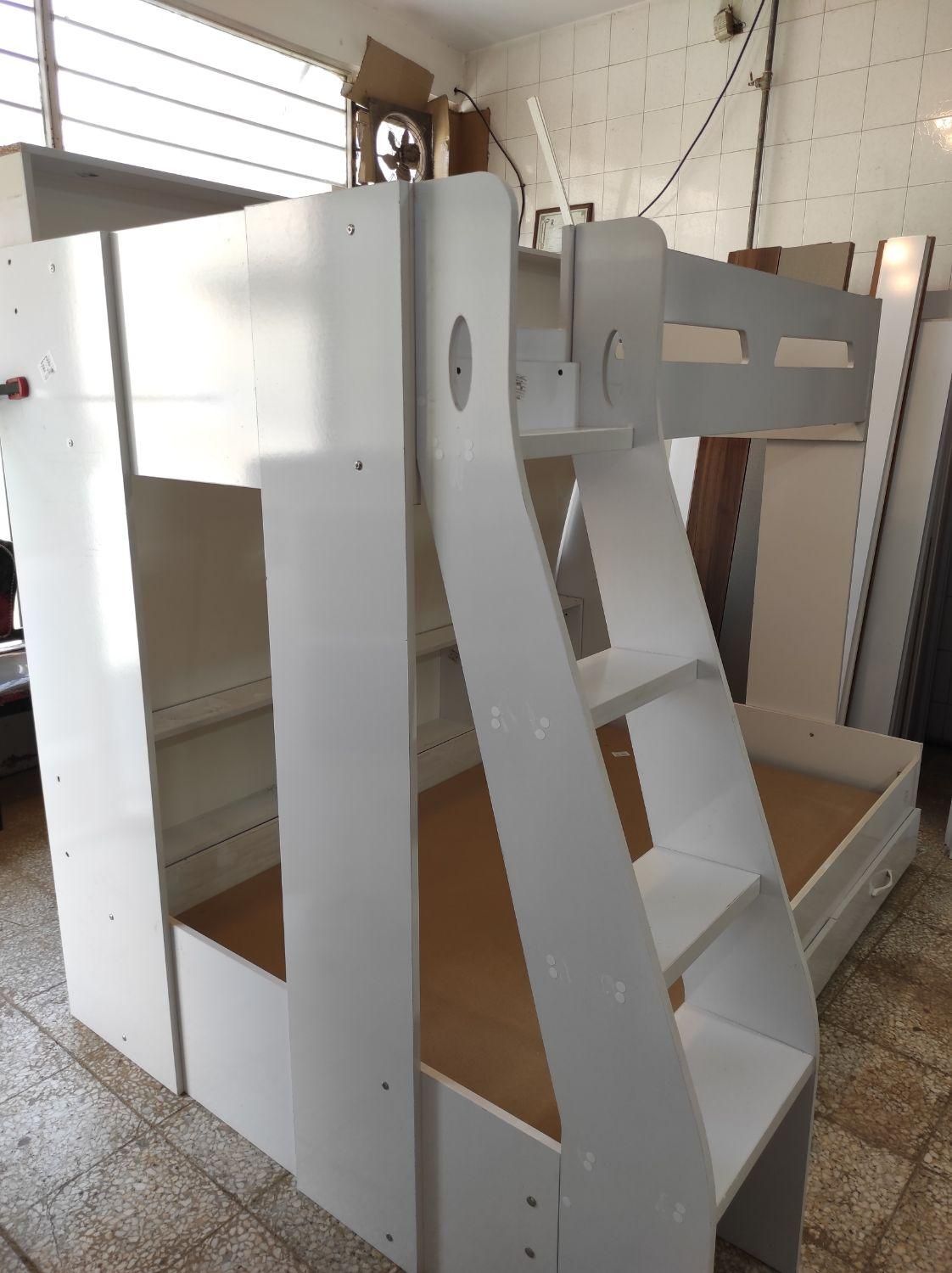 تخت خواب دو طبقه با طراحی منحصر به فرد|تخت و سرویس خواب|خمینی‌شهر, |دیوار