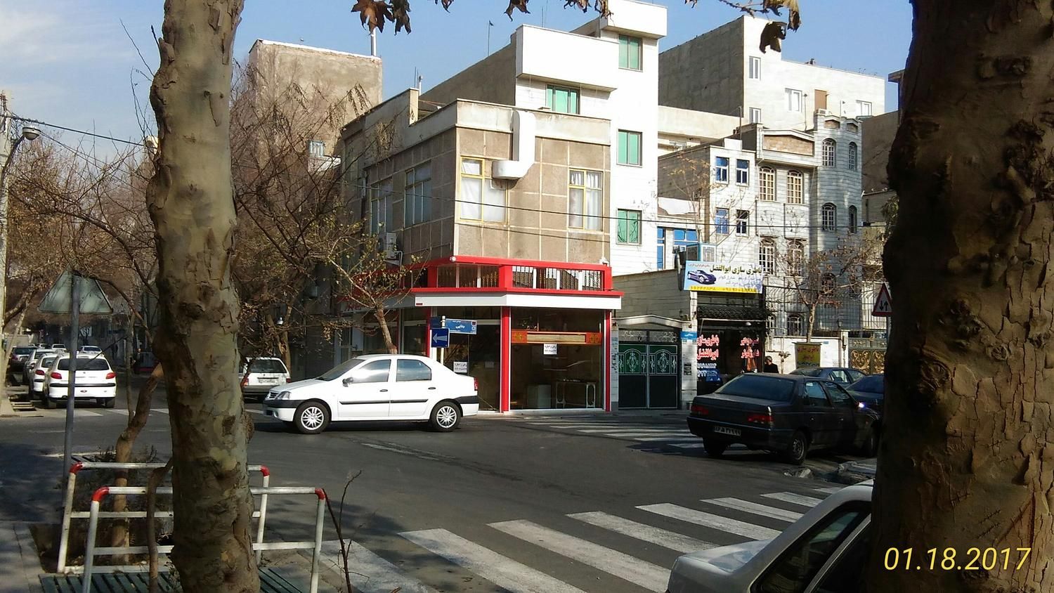 ملک تجاری مسکونی دونبش سر چهارراه (معاوضه)|فروش زمین و ملک کلنگی|تهران, بهداشت|دیوار