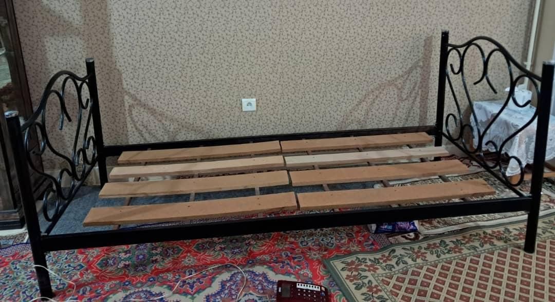 تخت|تشک تختخواب|رشت, گلسار|دیوار