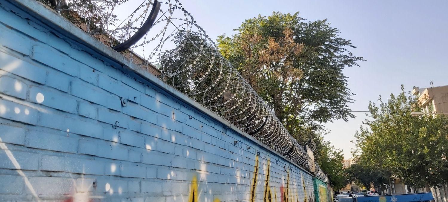 تولید فروش ونصب سیم خاردار توری پاسیو پایه بتنی|عمدهفروشی|تهران, بازار|دیوار