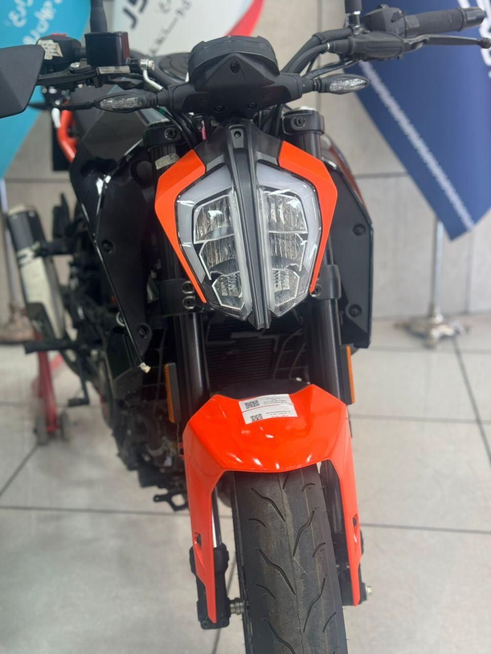 دوک کی تی ام 250 (KTM)|موتورسیکلت|شیراز, ظهور|دیوار