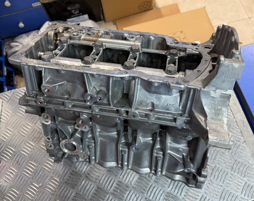 بلوک سیلندر و نیم موتور پژو 405 و 206 ایساکو|قطعات یدکی و لوازم جانبی|تهران, هروی|دیوار