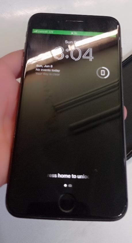 اپل iPhone 8 Plus با حافظهٔ ۶۴ گیگابایت|موبایل|زاهدان, |دیوار