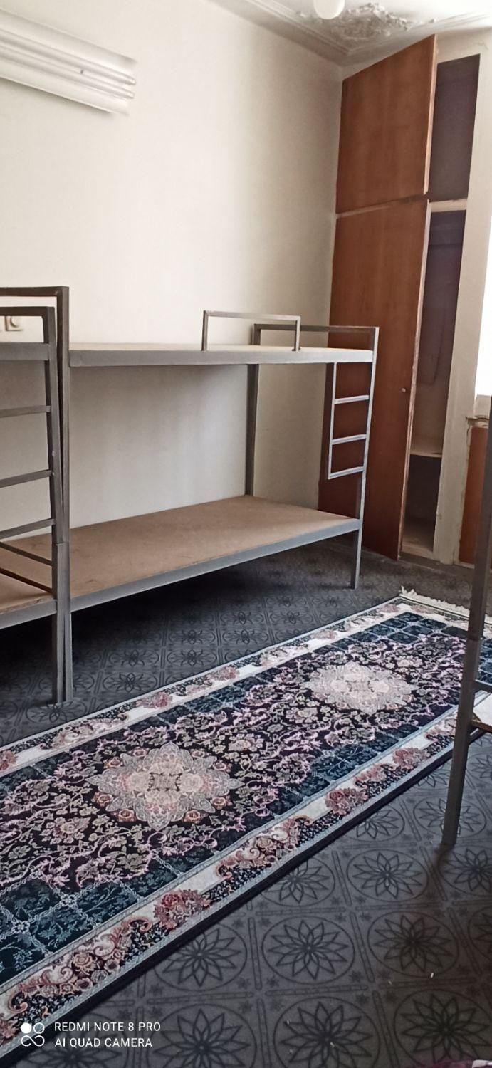 خوابگاه دخترانه نزدیک بیمارستان نمازی ومترو|اجارهٔ کوتاه‌مدت آپارتمان و سوئیت|شیراز, ملاصدرا|دیوار