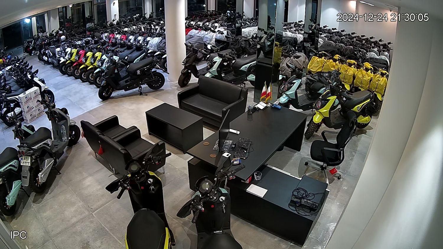 بازار ونوس پلاک۱۴۴ نمایشگاه مرکزی مادو موتور|موتورسیکلت|کیش, |دیوار