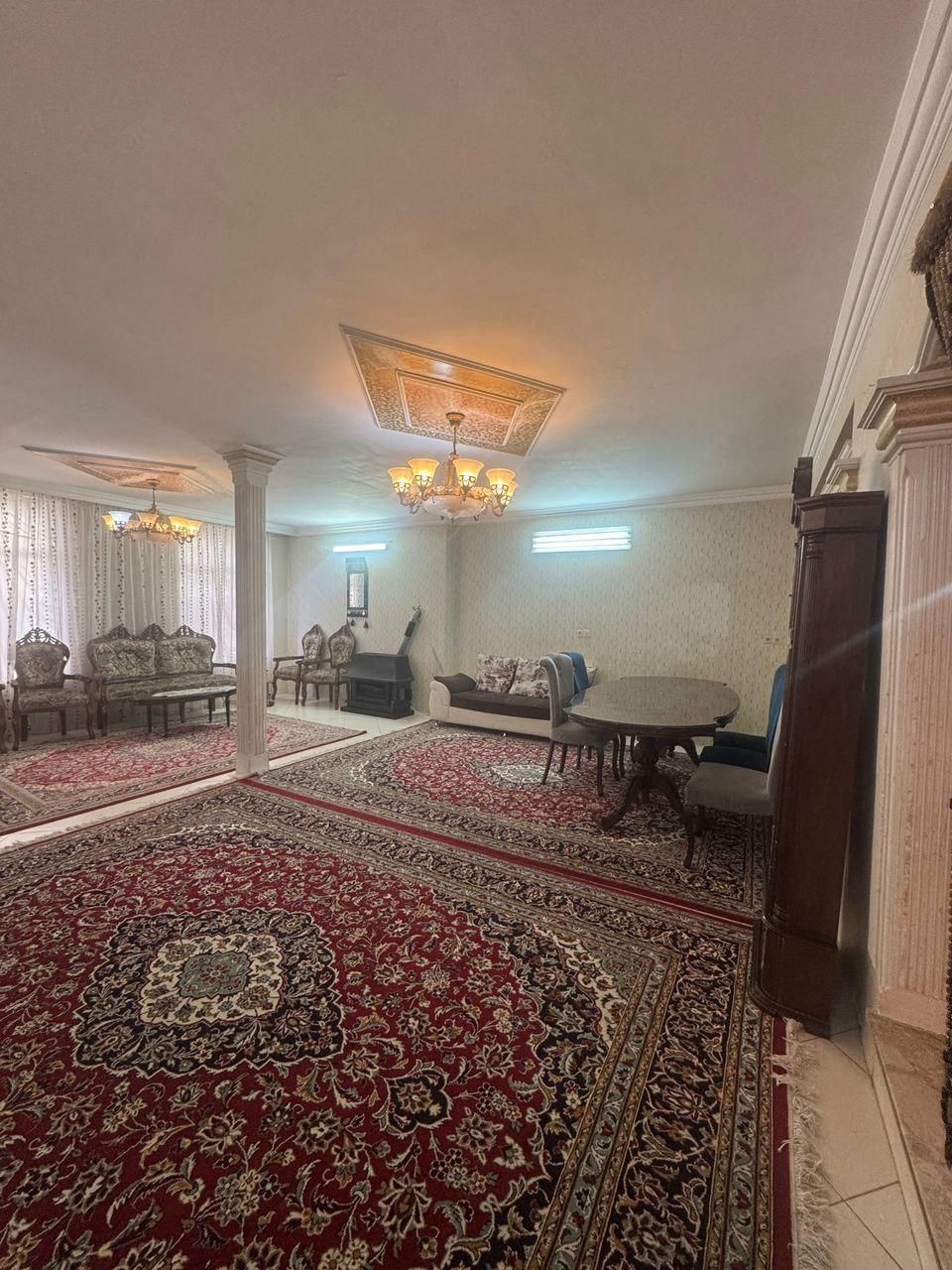 هتل و منزل شخصی|اجارهٔ کوتاه‌مدت آپارتمان و سوئیت|مشهد, عنصری|دیوار