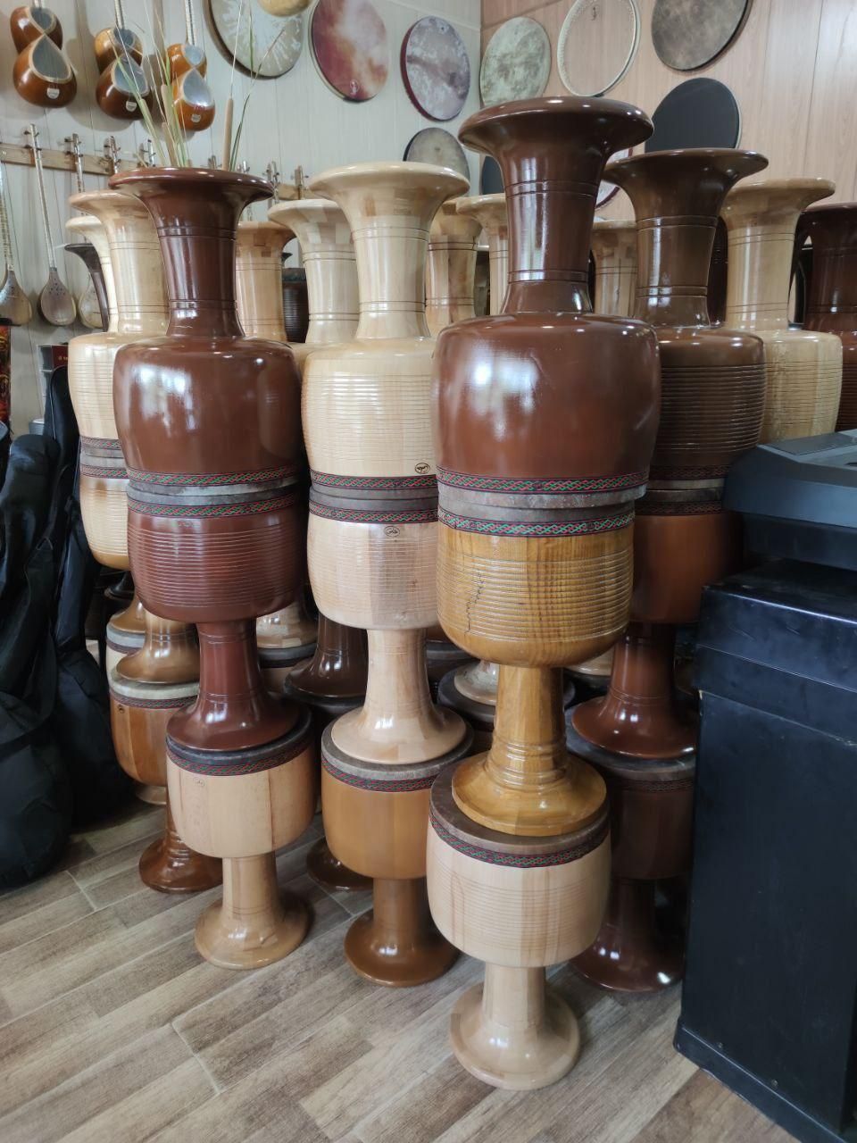 تنبک حلمی چوب گردو پوست شتر|سازهای سنتی|هشتگرد, هشتگرد قدیم|دیوار