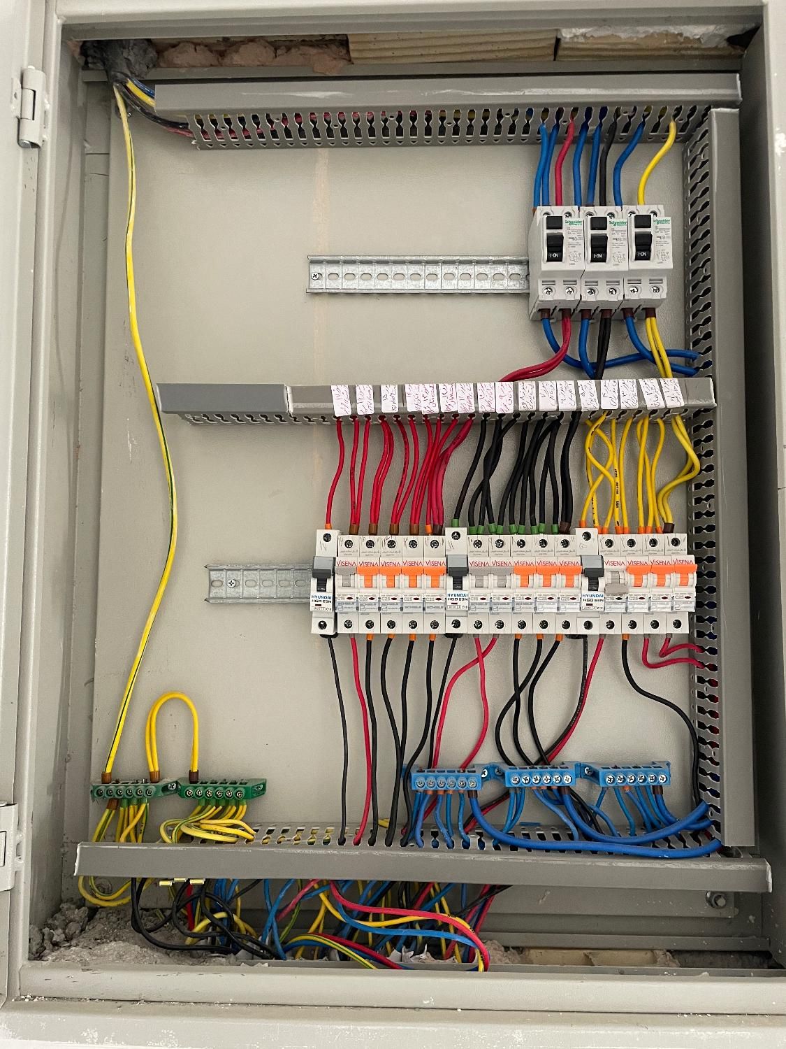 برقکاربرق کار/لاین نوری نصب ونصاب لوستر وتلوزیونTV|خدمات پیشه و مهارت|بندرعباس, |دیوار