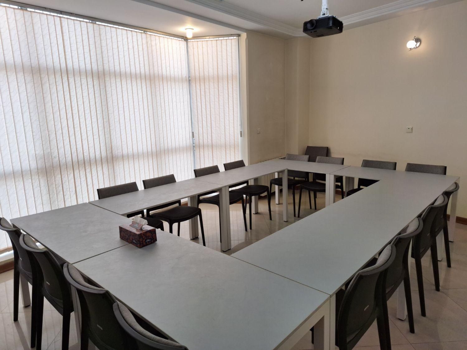 اجاره اتاق کلاس و اتاق جلسات|اجارهٔ کوتاهمدت دفتر کار و فضای آموزشی|تهران, بهار|دیوار