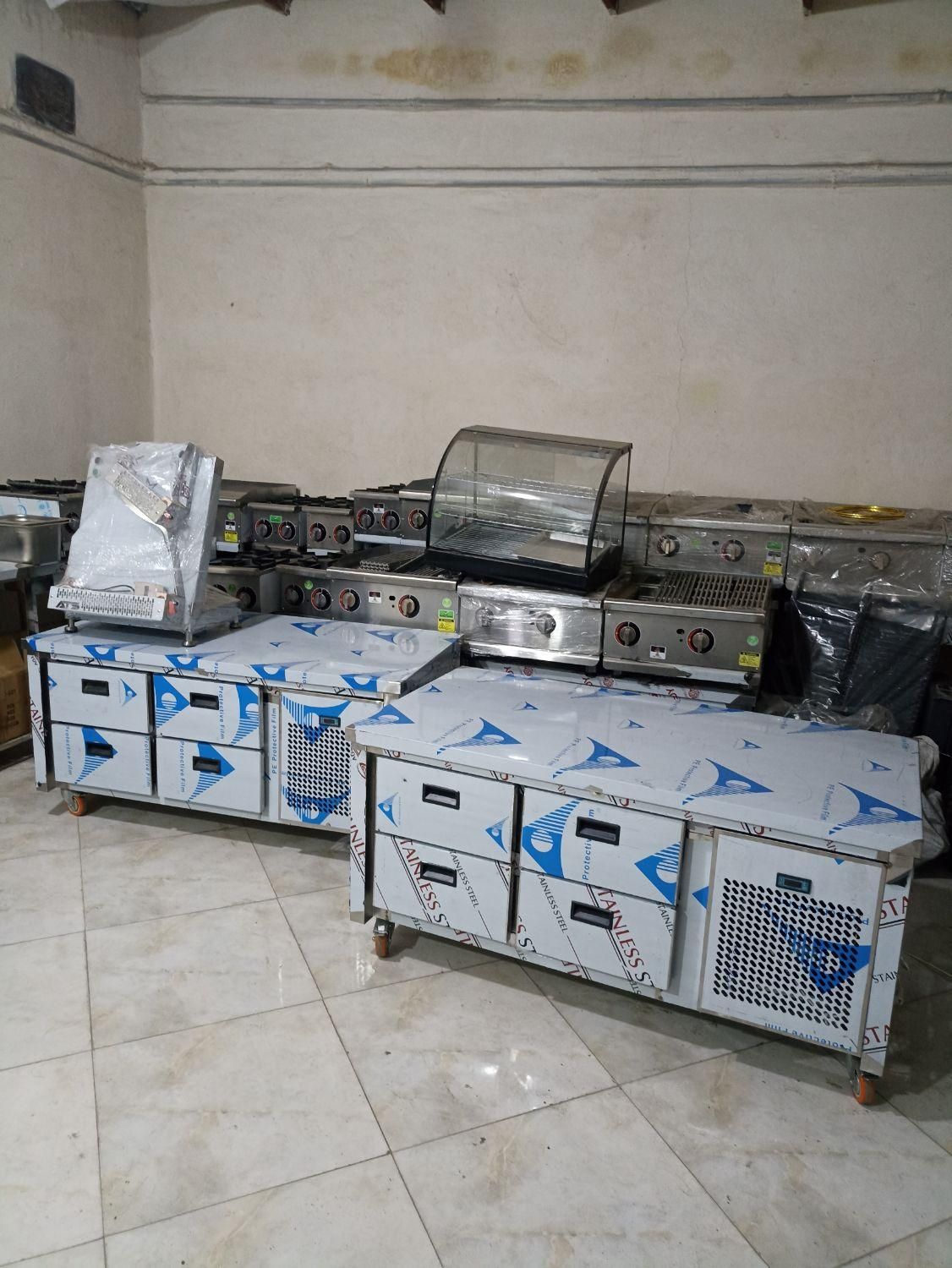 زیرگریل یخچال فریزر چهار کشو و شش تاپینگ|کافی‌شاپ و رستوران|تهران, شهرک طالقانی|دیوار
