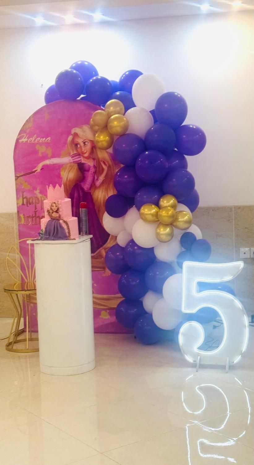 سالن جهت تولد دورهمی خانوادگی دوستانه زنانه|اجارهٔ کوتاه‌مدت ویلا و باغ|یزد, |دیوار