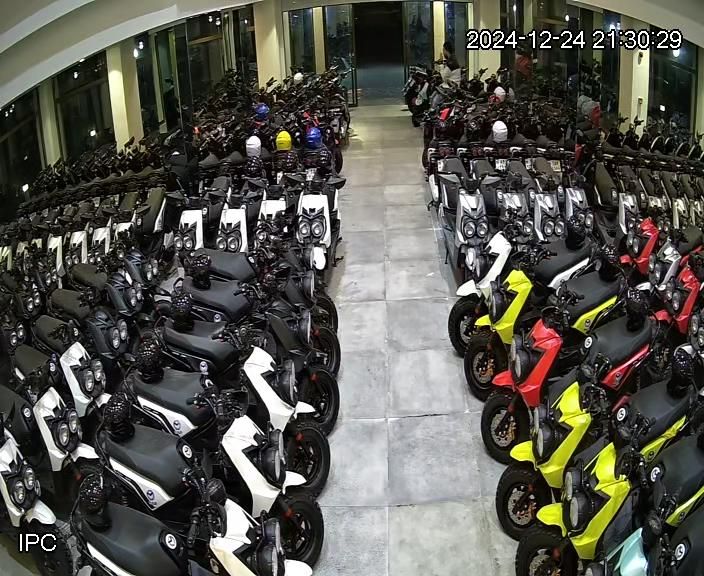 بازار ونوس پلاک۱۴۴ نمایشگاه مرکزی مادو موتور|موتورسیکلت|کیش, |دیوار