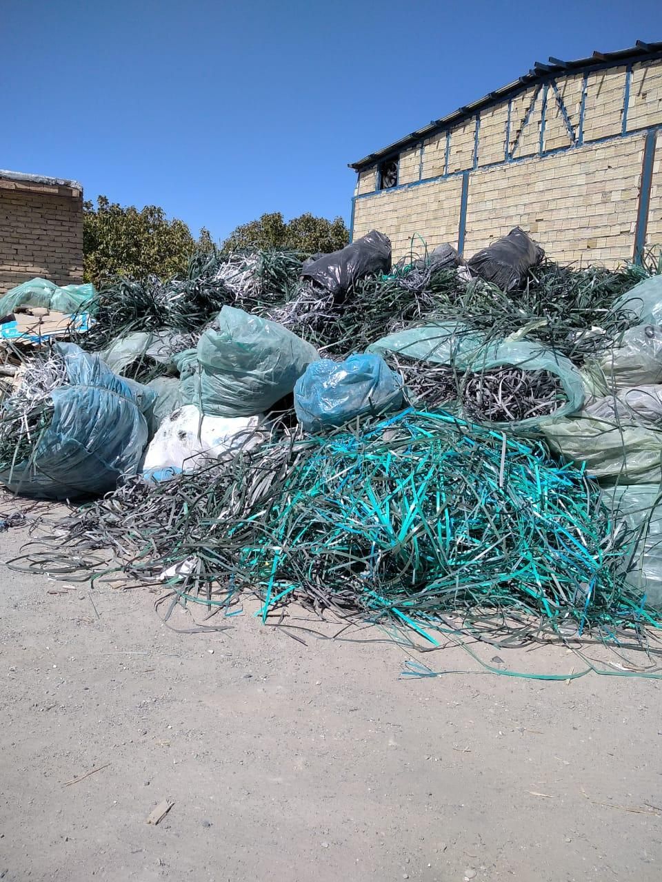 انواع ضایعات بطری نایلون پلاستیک تسمه پت و پ پ|عمدهفروشی|اصفهان, باغ فدک|دیوار