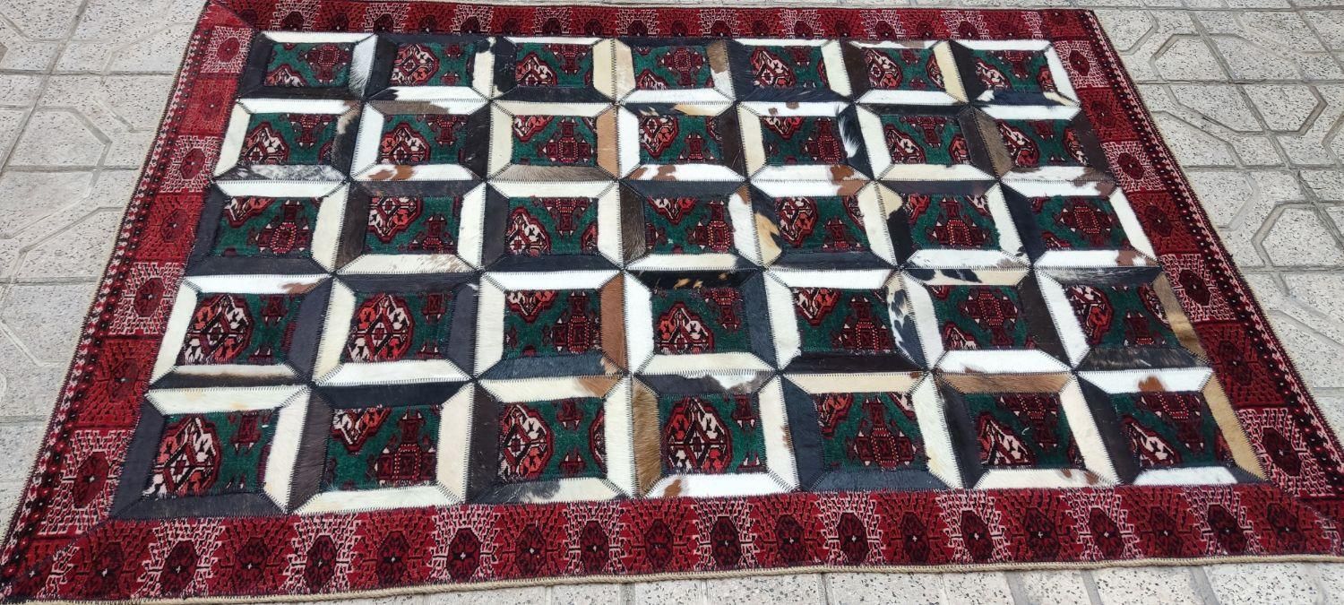 فرش دستباف ترکمن با دور قاب پوست|فرش|مشهد, محله هنرستان|دیوار