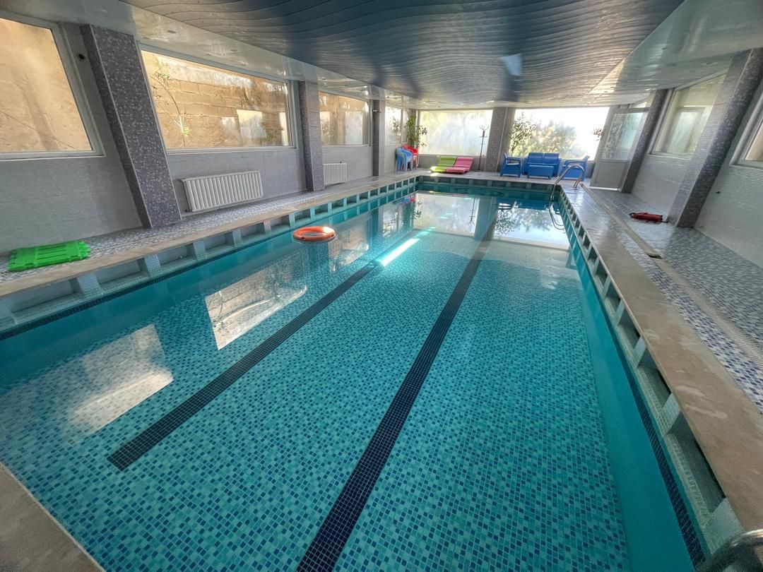 باغ ویلا با استخر ابگرم|اجارهٔ کوتاه‌مدت ویلا و باغ|صدرا-فارس, باغشهر بهارستان صدرا|دیوار