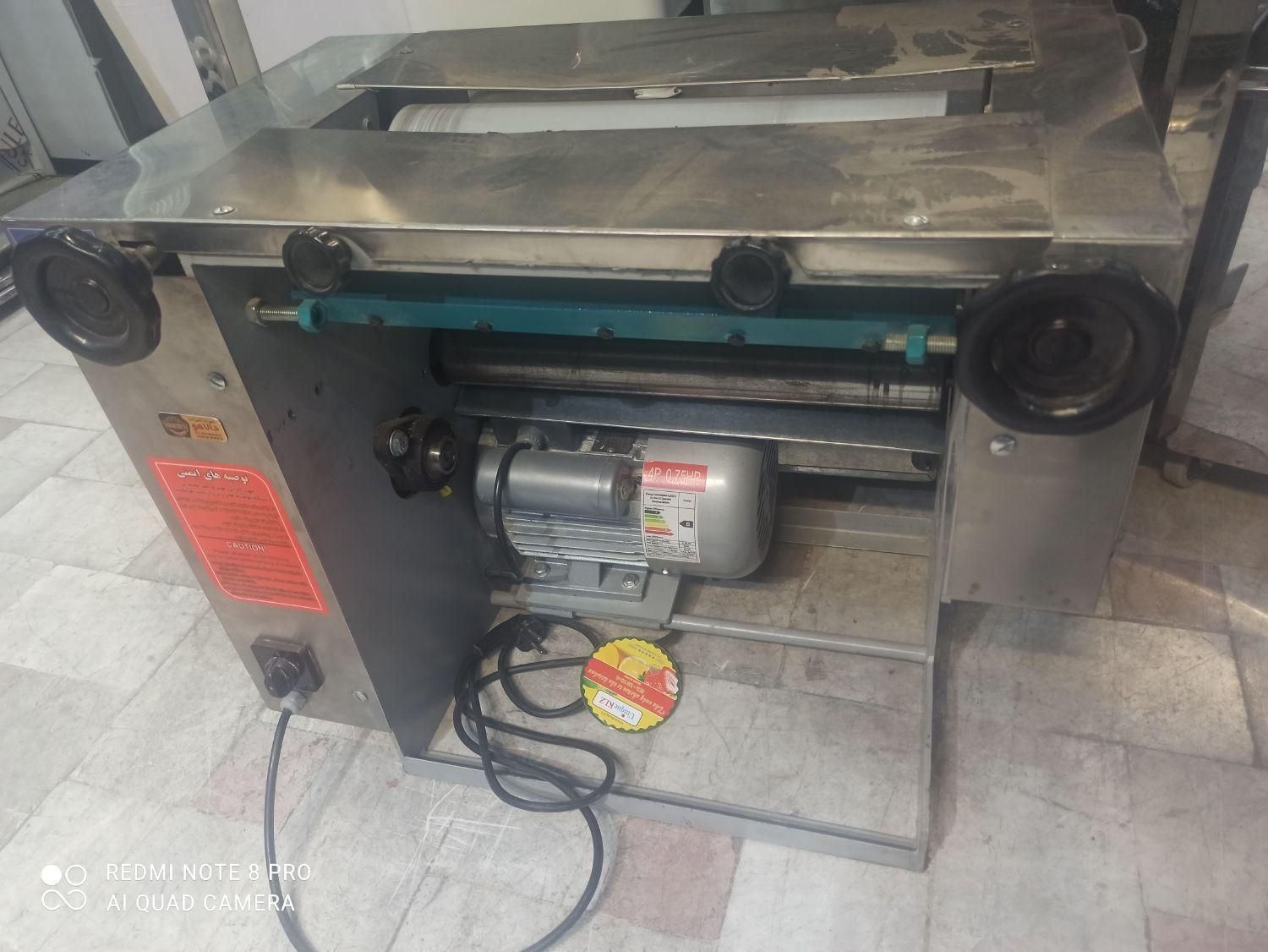 غلتک قلتک خمیر نانوایی پهن کن نان|کافیشاپ و رستوران|کرج, اصفهانیها|دیوار