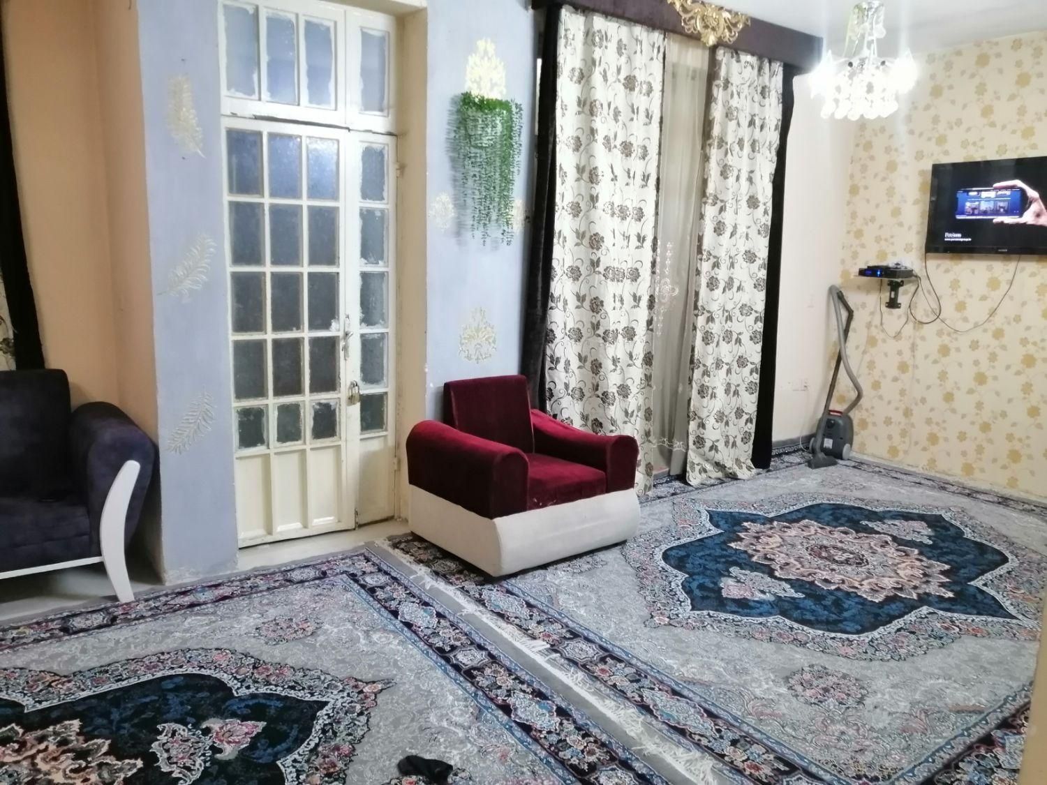منزل مبله مرکز شهر|اجارهٔ کوتاه‌مدت آپارتمان و سوئیت|شیراز, شهرک سراج‎|دیوار