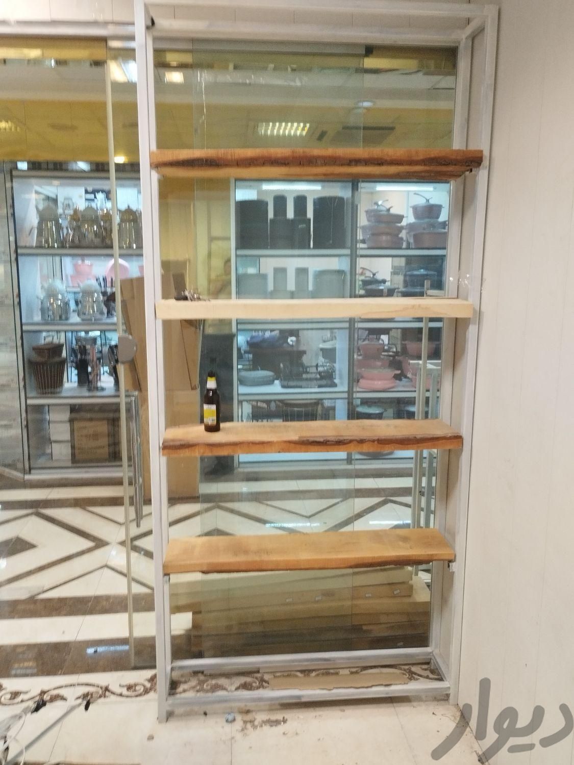 طبقه دکوری مغازه|کتابخانه، شلف و قفسه‌های دیواری|تهران, شوش|دیوار