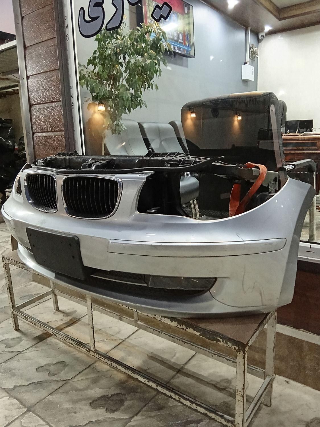 سپر جلو bmw و چراغ bmw سری 1 و موتوری n46|قطعات یدکی و لوازم جانبی|تهران, میدان ولیعصر|دیوار