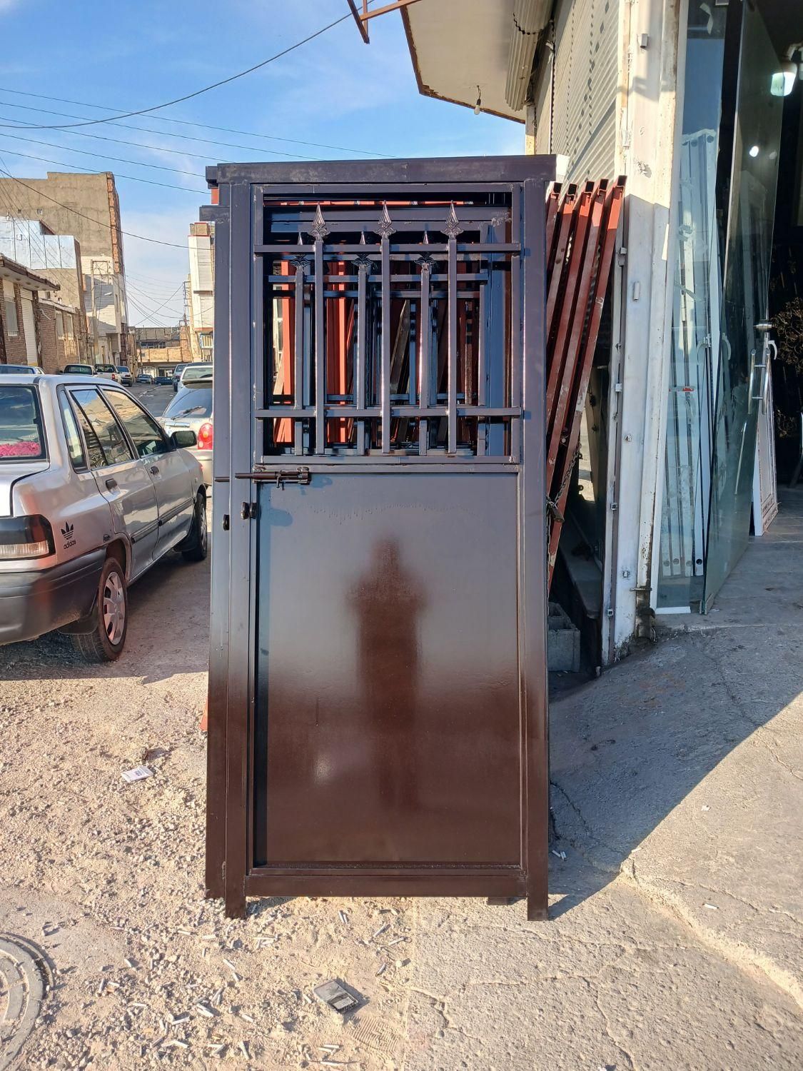 درب پنجره آهنی نرده خم انباری آسانسور|مصالح و تجهیزات ساختمان|تبریز, |دیوار