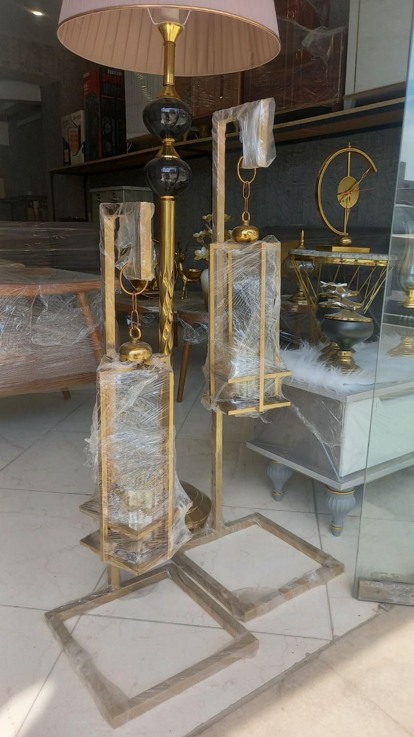 فانوس چراغ آباژور کنار سالنی طلایی دکوری رنگ ثابت|لوستر و چراغ آویز|تهران, شهر‌زیبا|دیوار