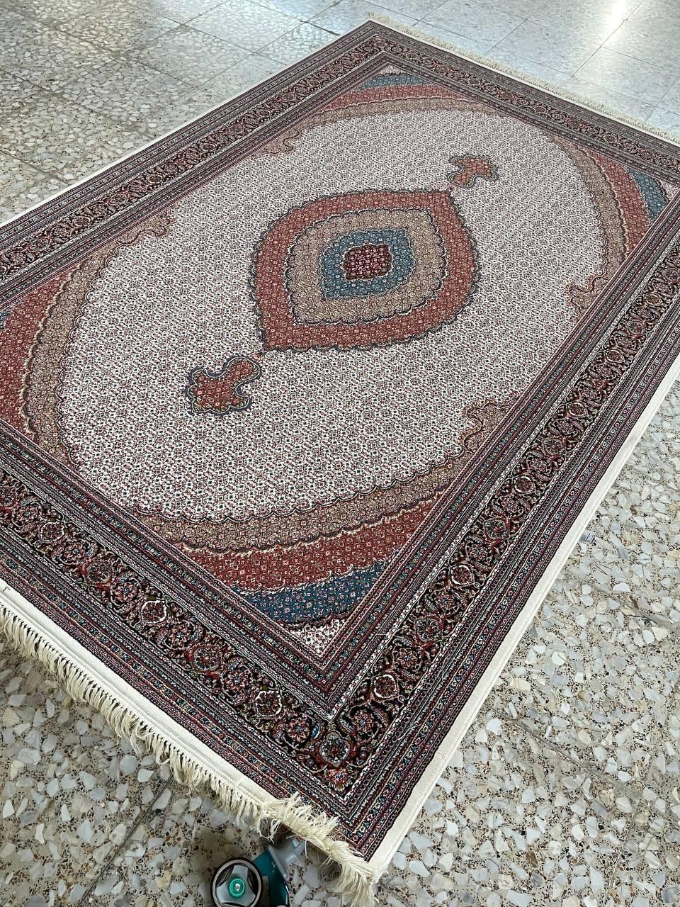فرش ماشینی ریز ماهی اصلی تمام نخ ۷۰۰شانه|فرش|تبریز, |دیوار