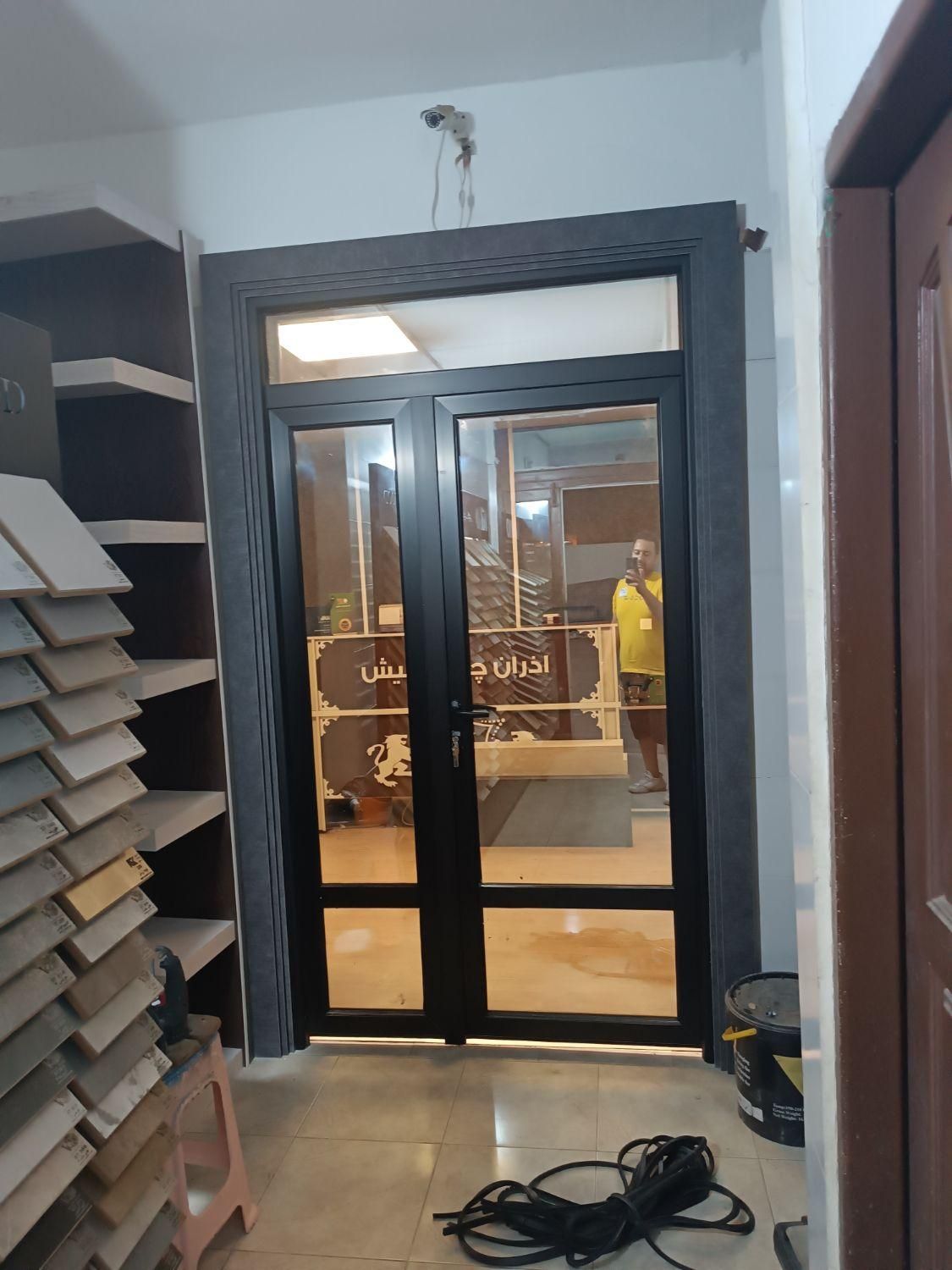 خدمات درب و پنجره آلومینیوم و یوپی وی سی|خدمات پیشه و مهارت|کیش, |دیوار