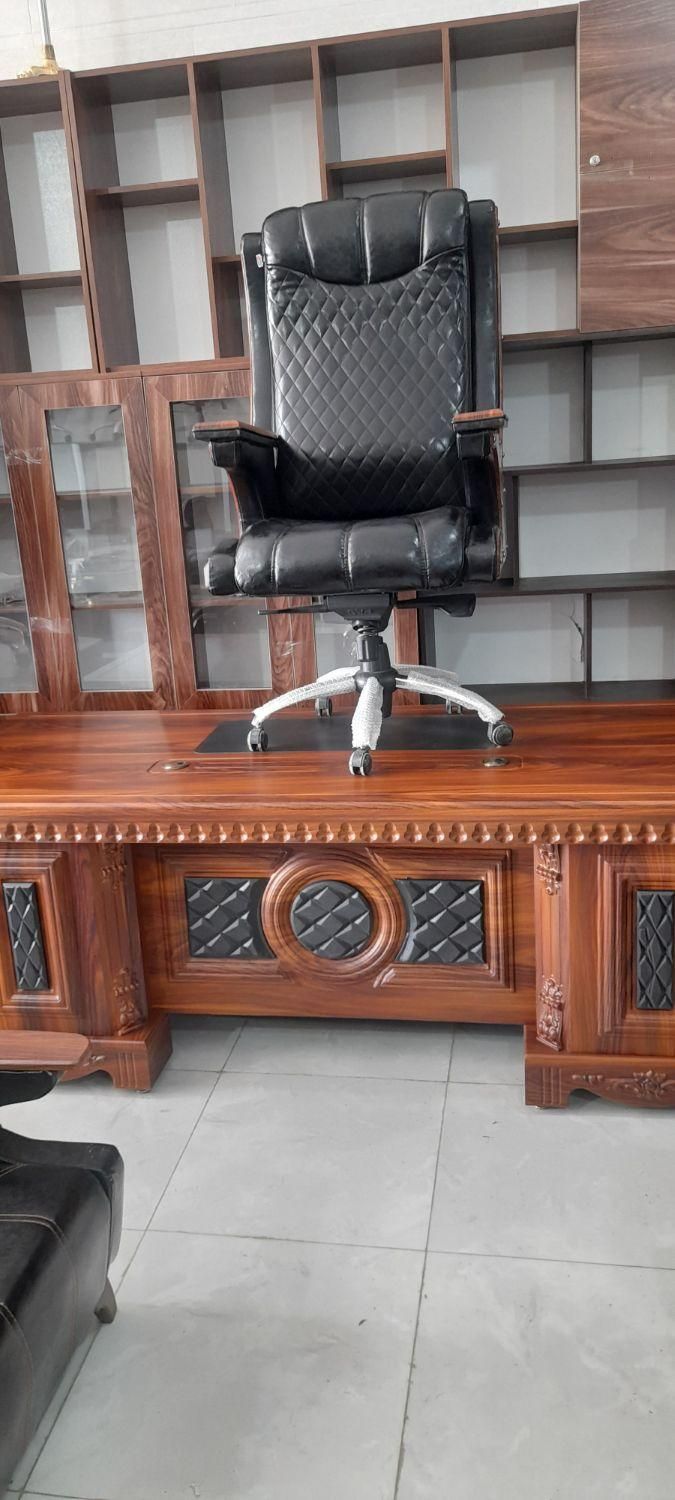 میز مدریت و صندلی اداری. نیم ست ۴نفره|دفتر کار|فردیس, |دیوار