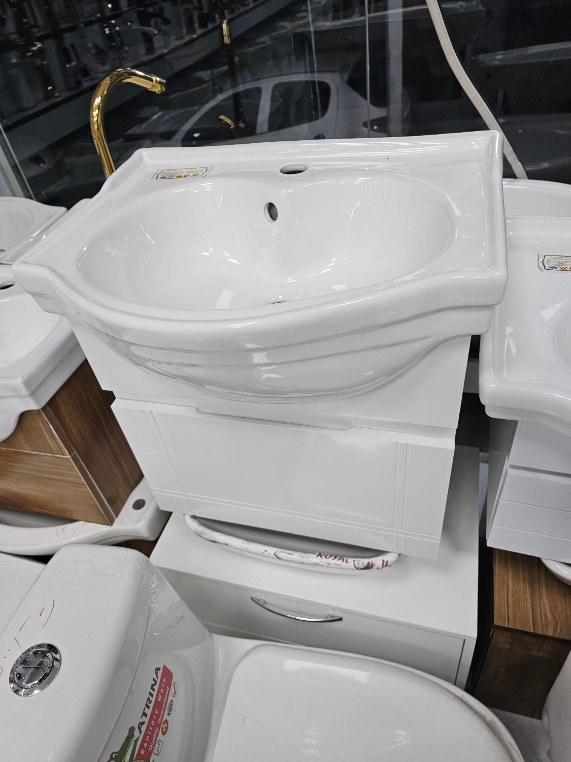 روشویی کابینتی ۵۰ در ۴۲ ضد آب. زعیم|لوازم سرویس بهداشتی|کرج, شاهینویلا|دیوار