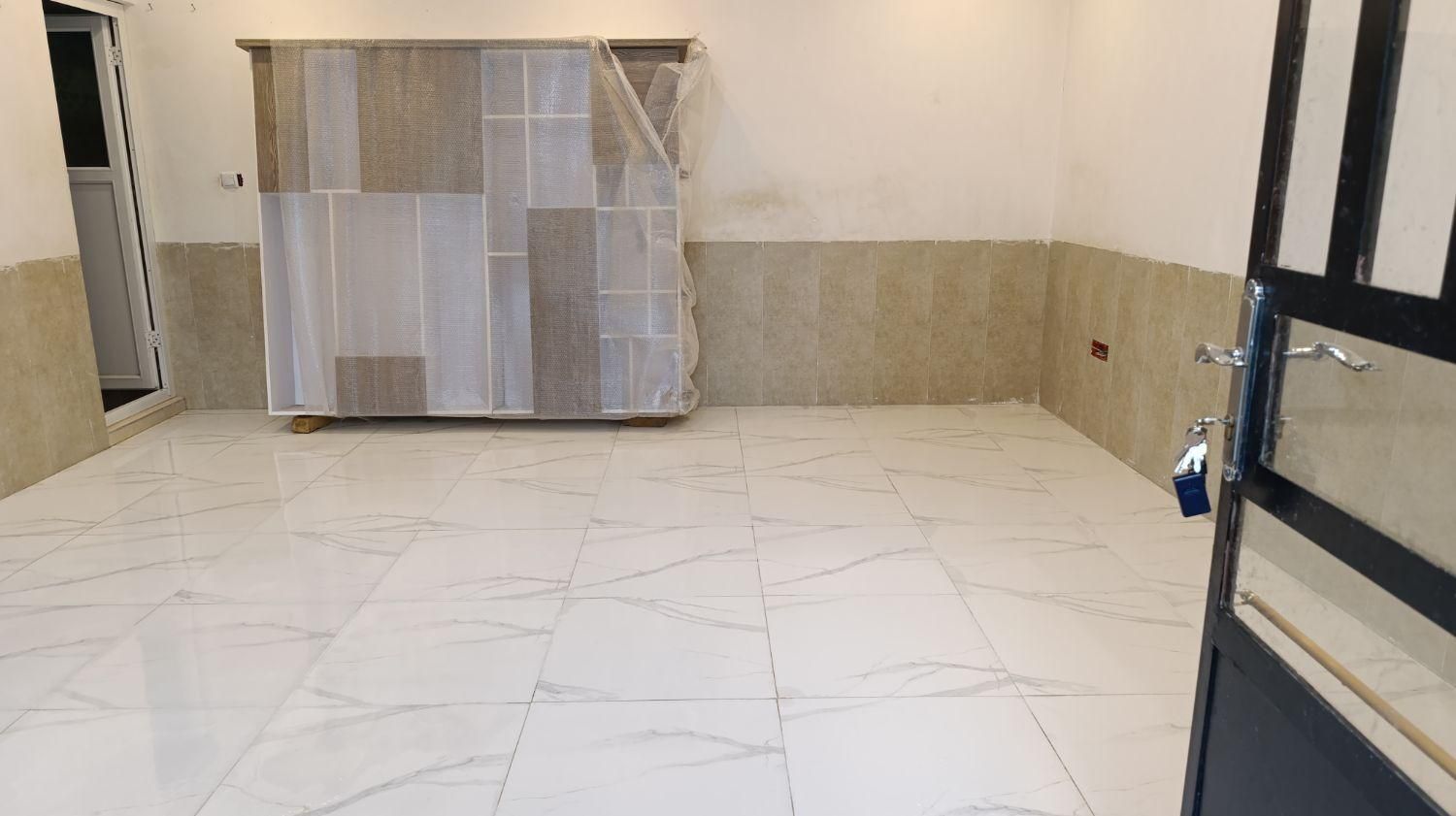 کتابخانه نو درجه یک|کتابخانه، شلف، قفسه‌های دیواری|بروجرد, |دیوار