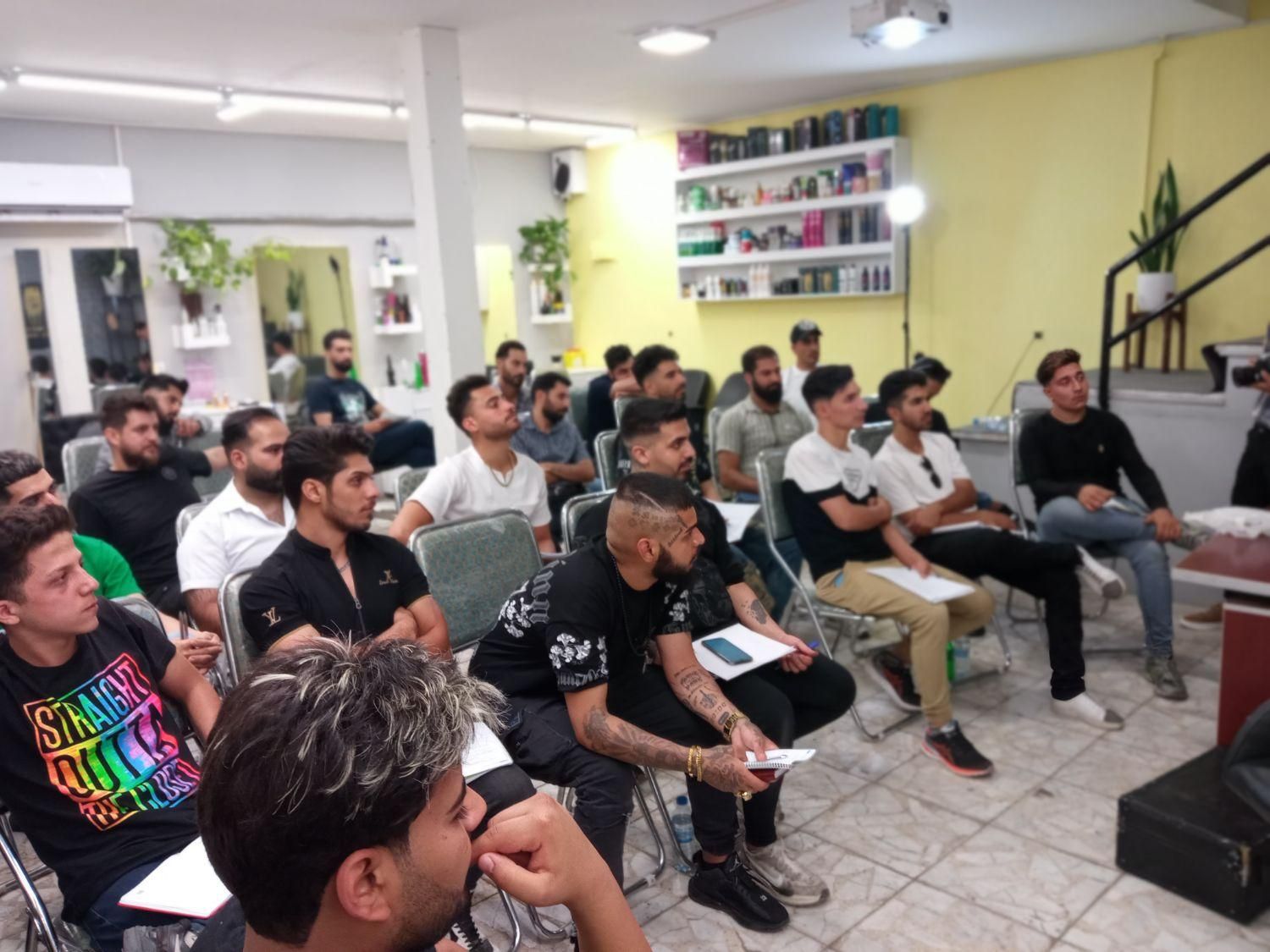 خدمات آموزش آرایشگری مردانه/مدرک رسمی/تضمینی|خدمات آرایشگری و زیبایی|اصفهان, بیدآباد|دیوار
