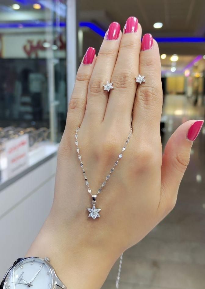 نیم‌ست نقره (ایران‌ست)|بدلیجات|اصفهان, شیخ اشراق|دیوار