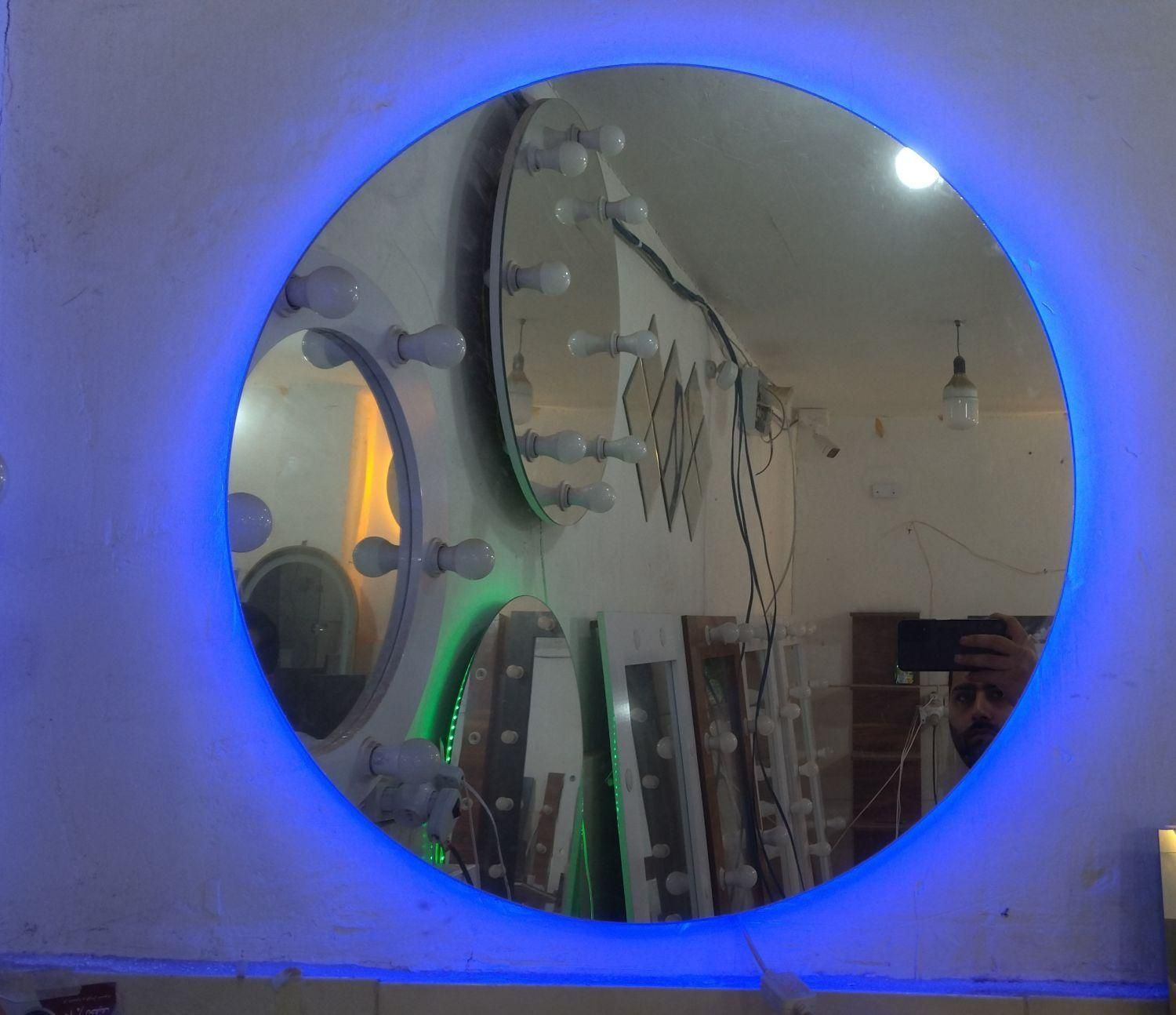 آینه ایینه گرد سرشور صندلی اصلاح آرایشگاه میزناخن|آینه|رشت, اسماعیل آباد|دیوار