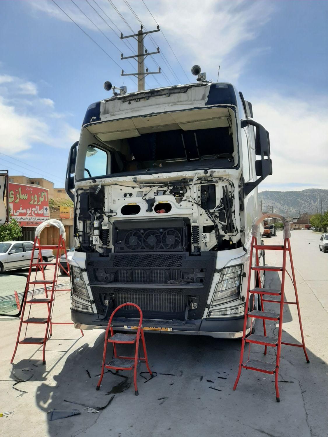 نصب شیشه خودروهای سنگین در ایلام|خدمات موتور و ماشین|ایلام, |دیوار