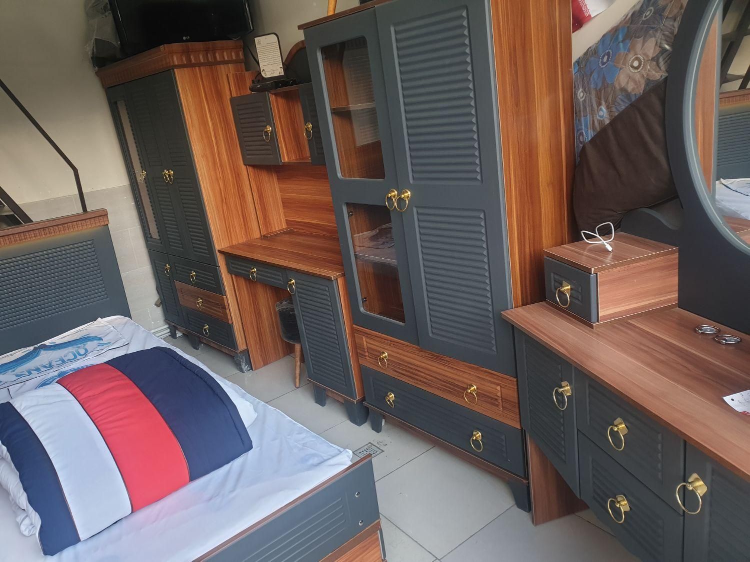 سرویس خواب تخت کمد بوفه میز ارایش میز تحریر تشک|تخت و سرویس خواب|همدان, |دیوار