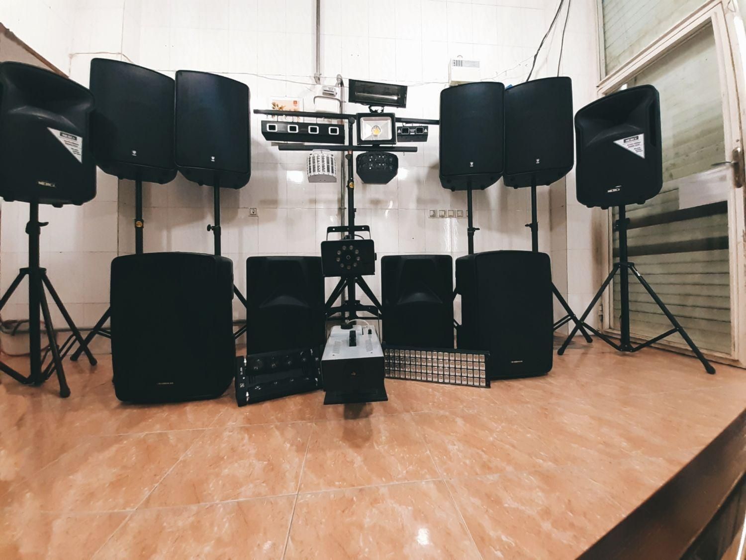 کرایه باندفلش خور،اجاره رقص نور حرفه ای،پاورمیکسر|خدمات پذیرایی، مراسم|تبریز, |دیوار