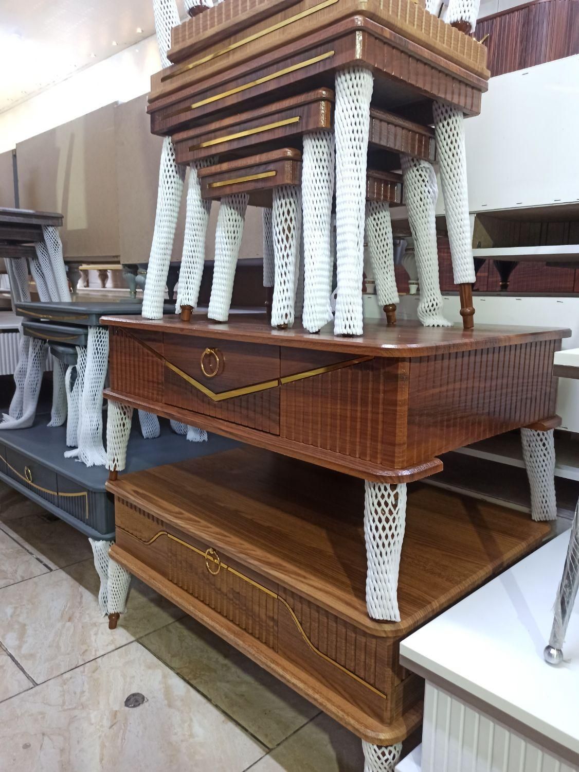 جلومبلی و عسلی|مبلمان خانگی و میز عسلی|کاشان, آیت الله سعیدی|دیوار