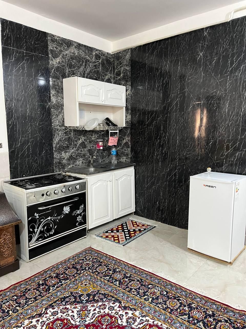 سوئیت آبگرم طبیعی + حوضچه اختصاصی|اجارهٔ کوتاهمدت آپارتمان و سوئیت|دلیجان, |دیوار