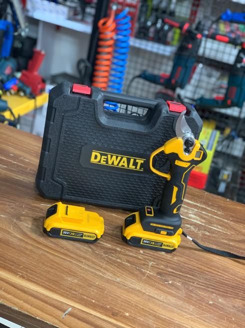 قیچی شارژی باغبانی مانیتور دار طرح دیوالت DEWALT|ابزارآلات|ارومیه, |دیوار