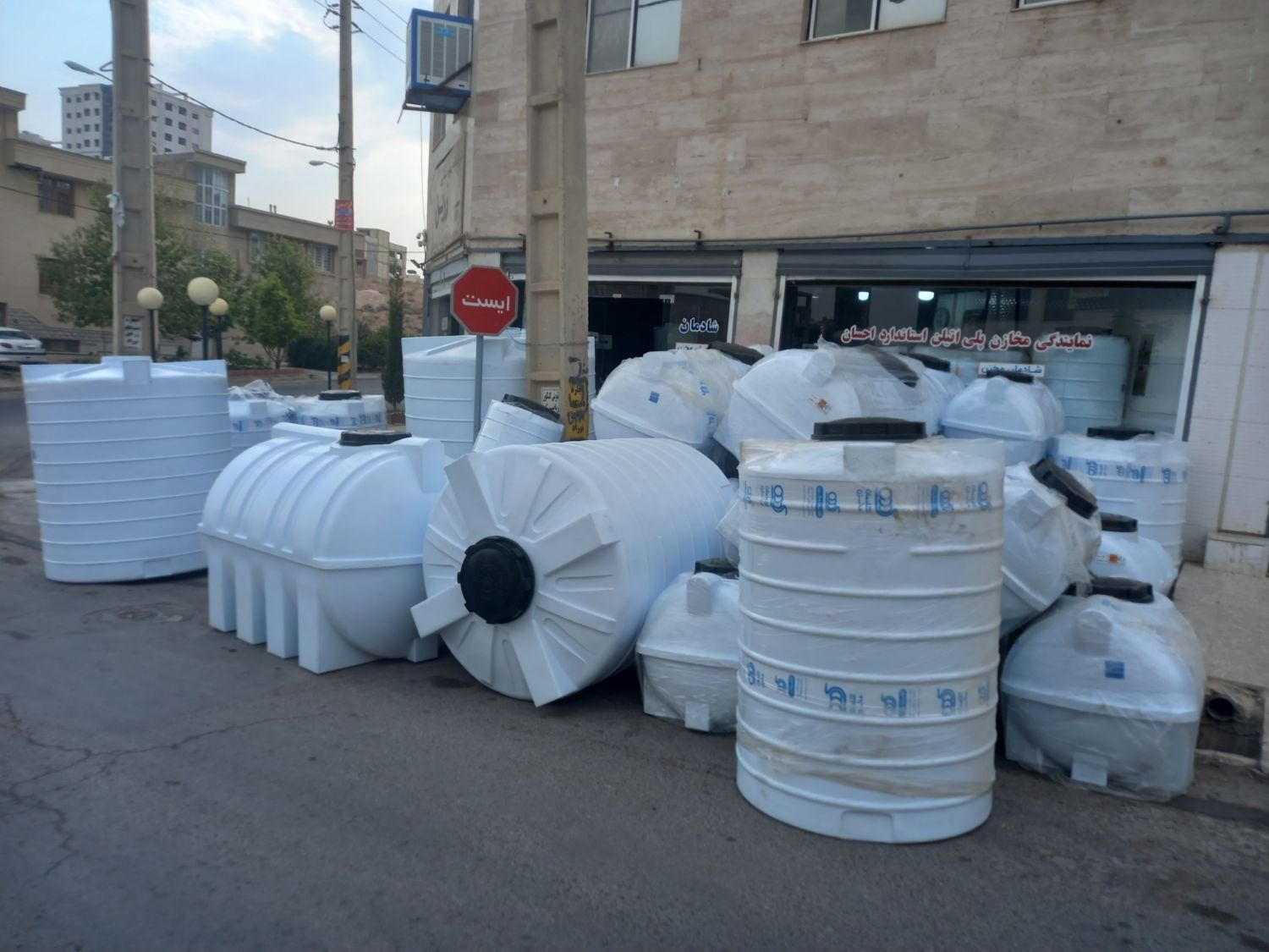 تانکر .مخزن.منبع بشکه آب صدرا فاز. ۱|مصالح و تجهیزات ساختمان|صدرا-فارس, |دیوار