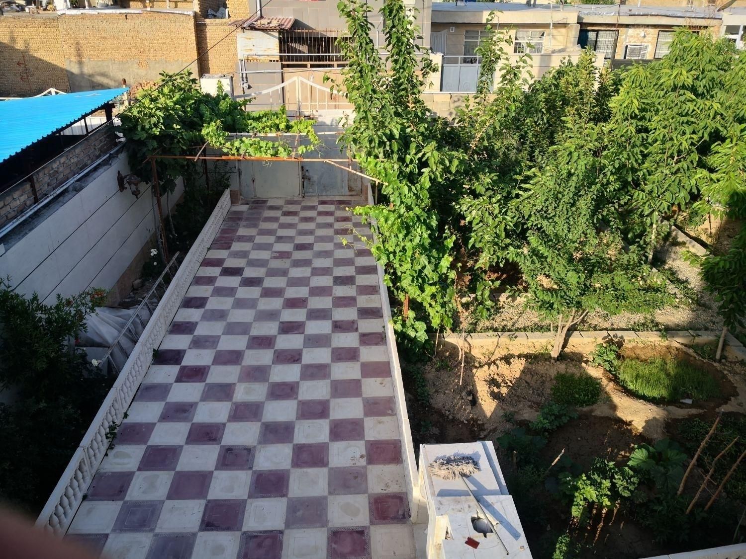 ویلا باغ ۳۱۰ متر ۱۵۰ متر بنا ۳ خواب خواب مستر|فروش خانه و ویلا|چهارباغ, |دیوار