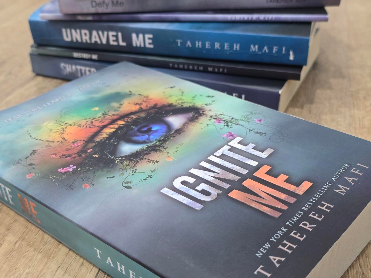 مجموعه 11عددی shatter me|کتاب و مجله ادبی|تهران, تجریش|دیوار