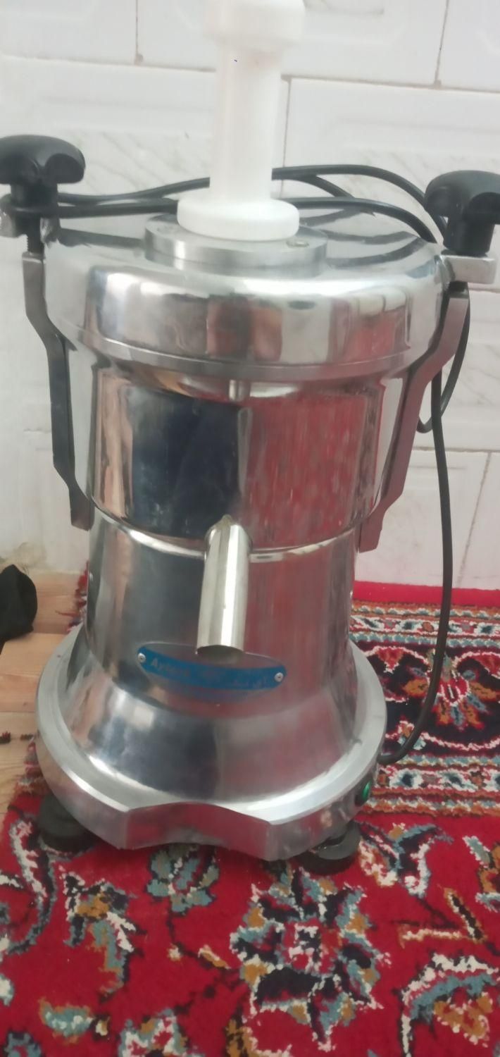 آبمو گیر سالم بدون ایراد|آبمیوه‌گیر و آب‌مرکبات‌گیر|کوهدشت, |دیوار
